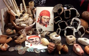 Vitrine pipes pirates Menton